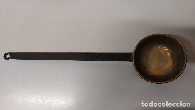 Antig&uuml;edades: ANTIGUO CAZO CUCHARON EN LATON Y FORJA - Foto 5