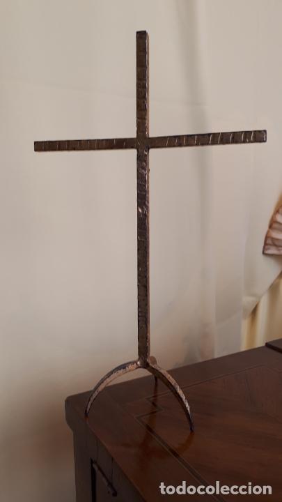 Antig&uuml;edades: Cruz de los a&ntilde;os 1960 - Foto 2