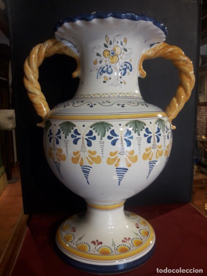 Antig&uuml;edades: Jarra cer&aacute;mica Talavera - Foto 1