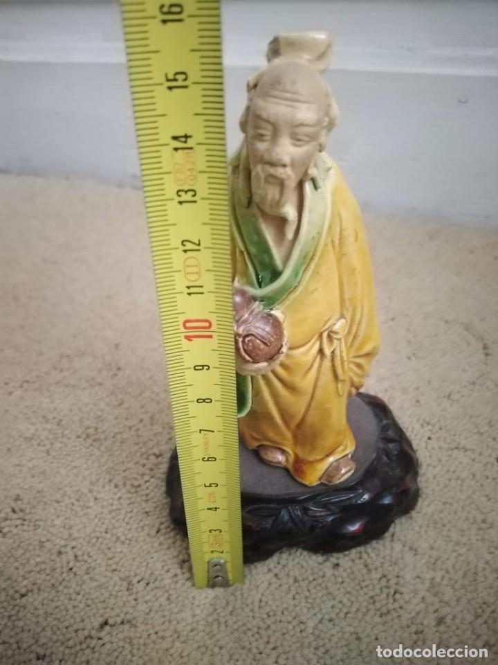 Antig&uuml;edades: Sabio chino en peana de madera - Foto 8
