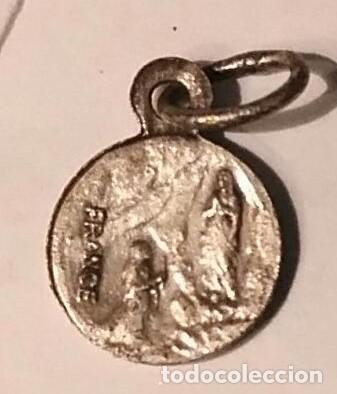 Antigüedades: Pequeña medalla Virgen de Lurdes - Creo Plata - Reverso Virgen, vidente y France - 0.80cm diámetro - Foto 2 - 254069340