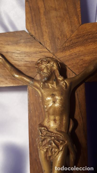 Antig&uuml;edades: Crucifijo de nogal - Foto 4