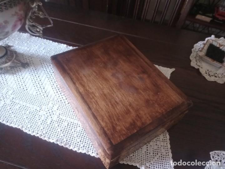 Antig&uuml;edades: Caja antigua pirografiada - Foto 2