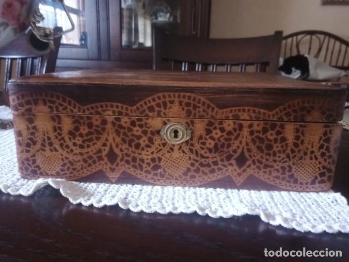 Antig&uuml;edades: Caja antigua pirografiada - Foto 4