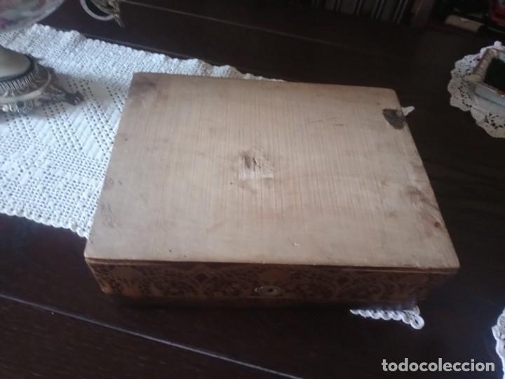 Antig&uuml;edades: Caja antigua pirografiada - Foto 7