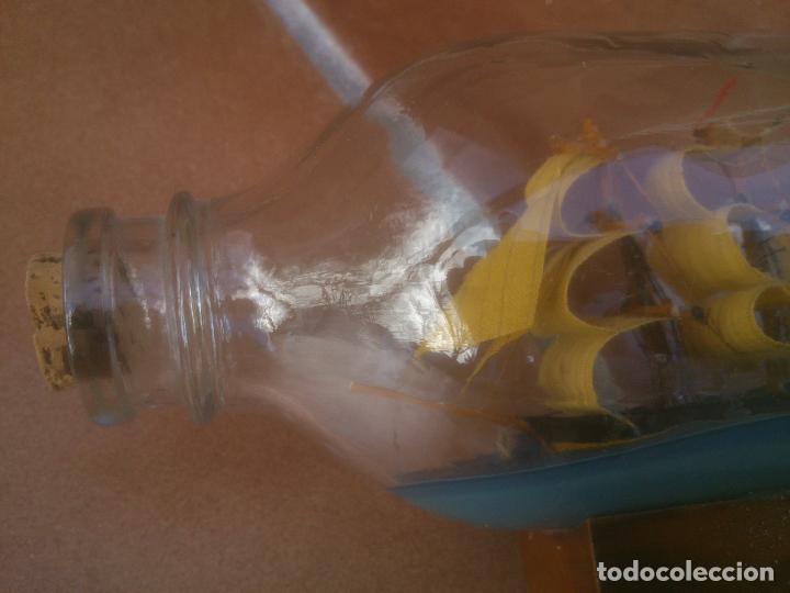 Antig&uuml;edades: Barco en una botella de cristal, con soporte. - Foto 3