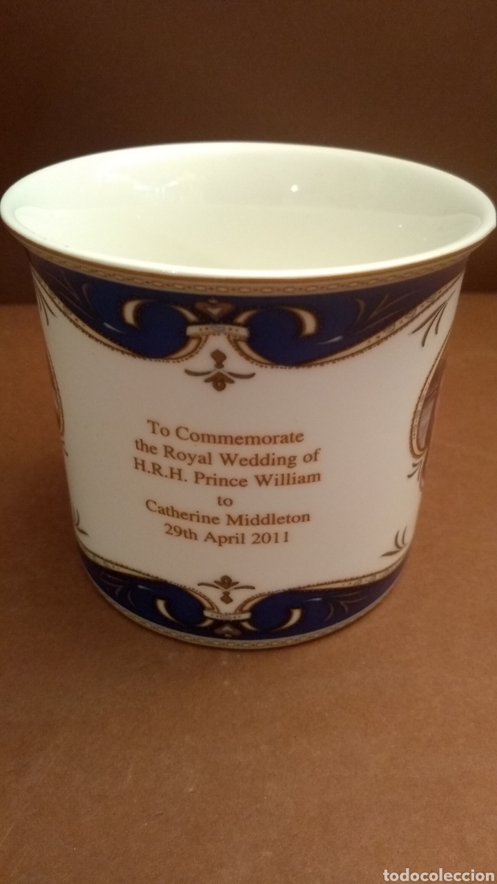 Antigüedades: Taza Conmemorativa Boda Principe William y Catherine Middleton. Royal Crest - Foto 2 - 254155685