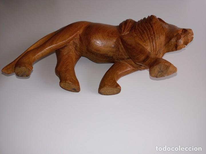 Antig&uuml;edades: Escultura de le&oacute;n en madera - Foto 9