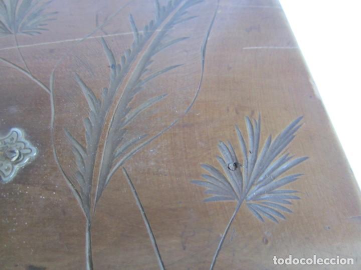 Antig&uuml;edades: Antigua caja de madera decorada con espejo - Foto 4