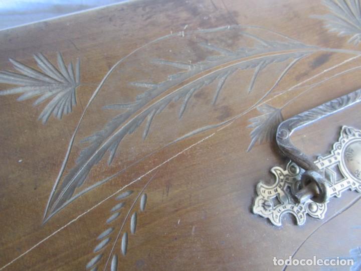 Antig&uuml;edades: Antigua caja de madera decorada con espejo - Foto 5