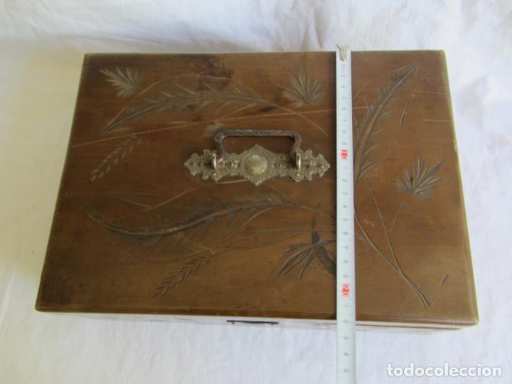Antig&uuml;edades: Antigua caja de madera decorada con espejo - Foto 12