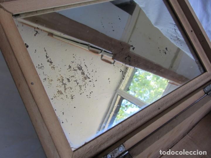 Antig&uuml;edades: Antigua caja de madera decorada con espejo - Foto 15
