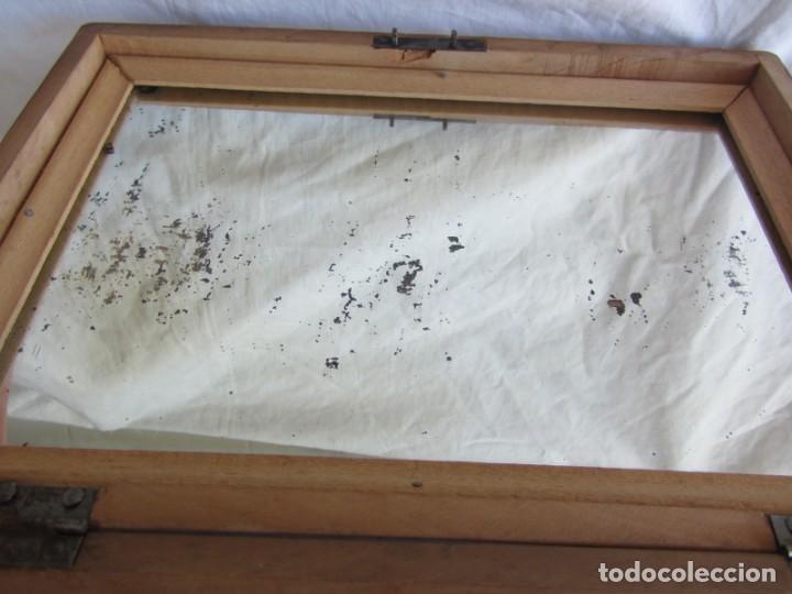 Antig&uuml;edades: Antigua caja de madera decorada con espejo - Foto 16