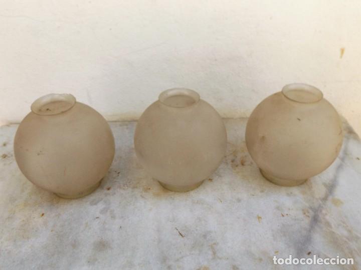 Antig&uuml;edades: tres bolas de cristal de lampara - Foto 1