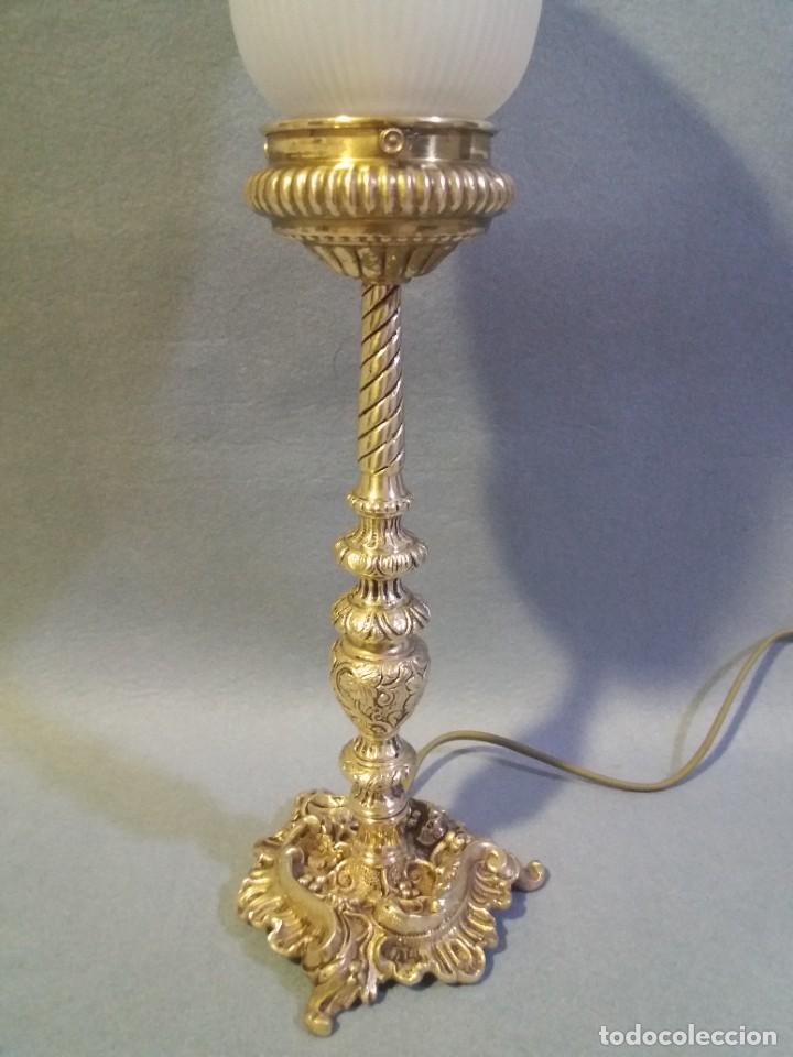 Antig&uuml;edades: LAMPARA DE SOBRE MESA DE BRONCE - Foto 3