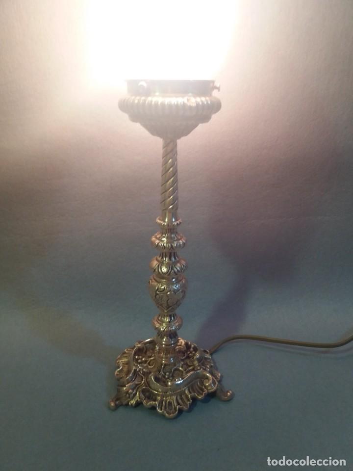 Antig&uuml;edades: LAMPARA DE SOBRE MESA DE BRONCE - Foto 9