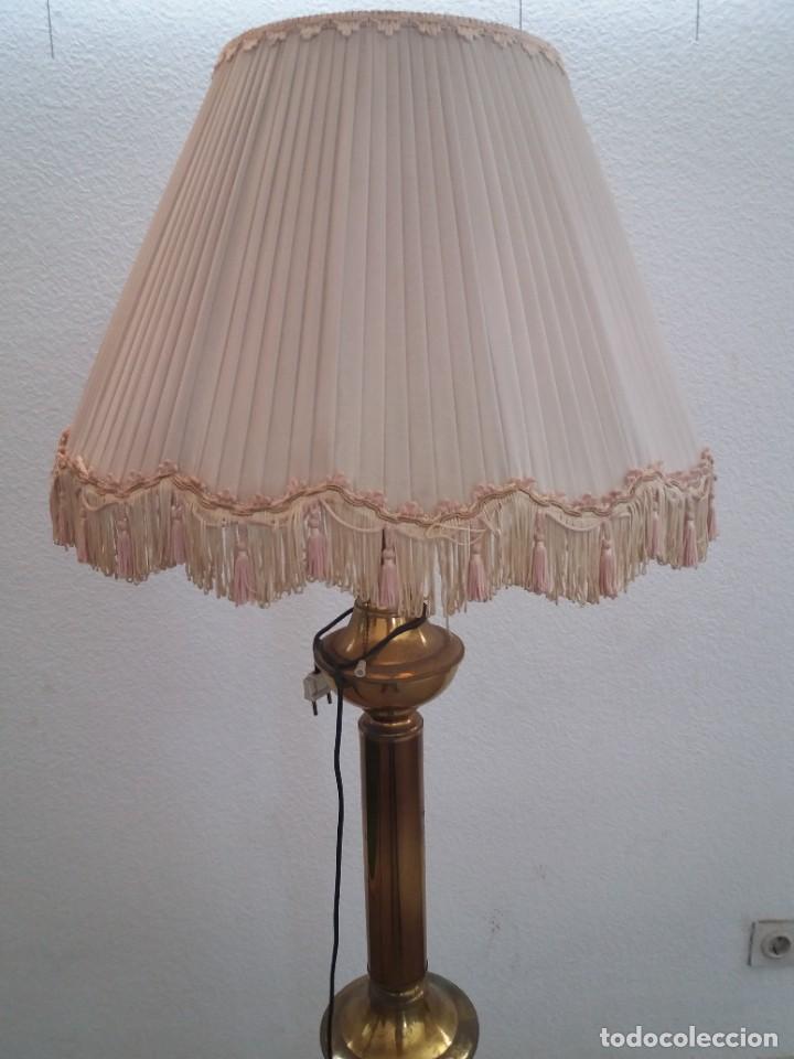 Antig&uuml;edades: LAMPARA DE PIE DE LATON - Foto 3