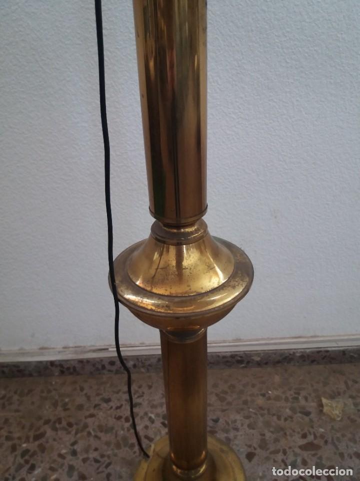 Antig&uuml;edades: LAMPARA DE PIE DE LATON - Foto 4