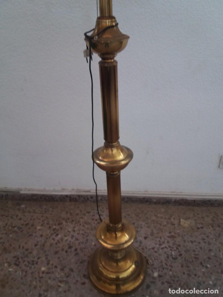 Antig&uuml;edades: LAMPARA DE PIE DE LATON - Foto 7