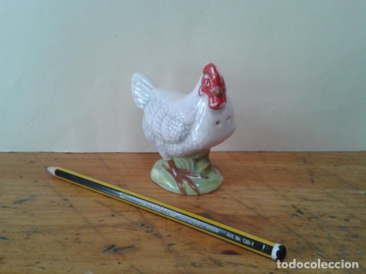 Oggetti Antichi: Gallina Pimentero con patas en cer&aacute;mica, antiguo y original dise&ntilde;o. a&ntilde;os 30.