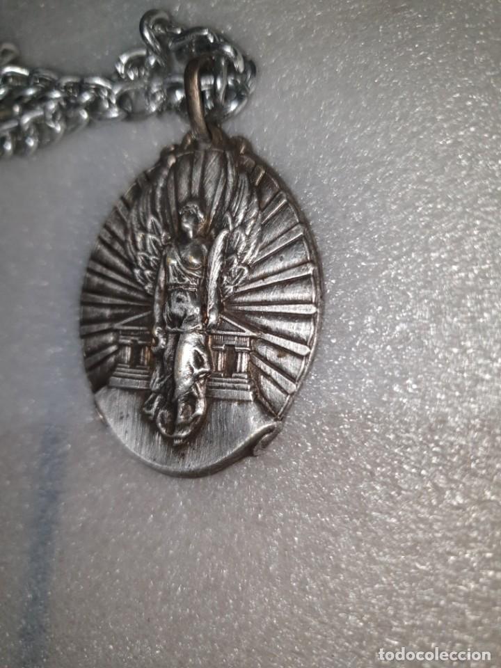 Antig&uuml;edades: MEDALLA A&Ntilde;O 32 - Foto 2
