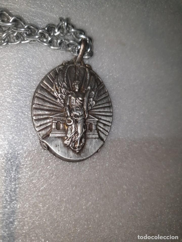Antig&uuml;edades: MEDALLA A&Ntilde;O 32 - Foto 3