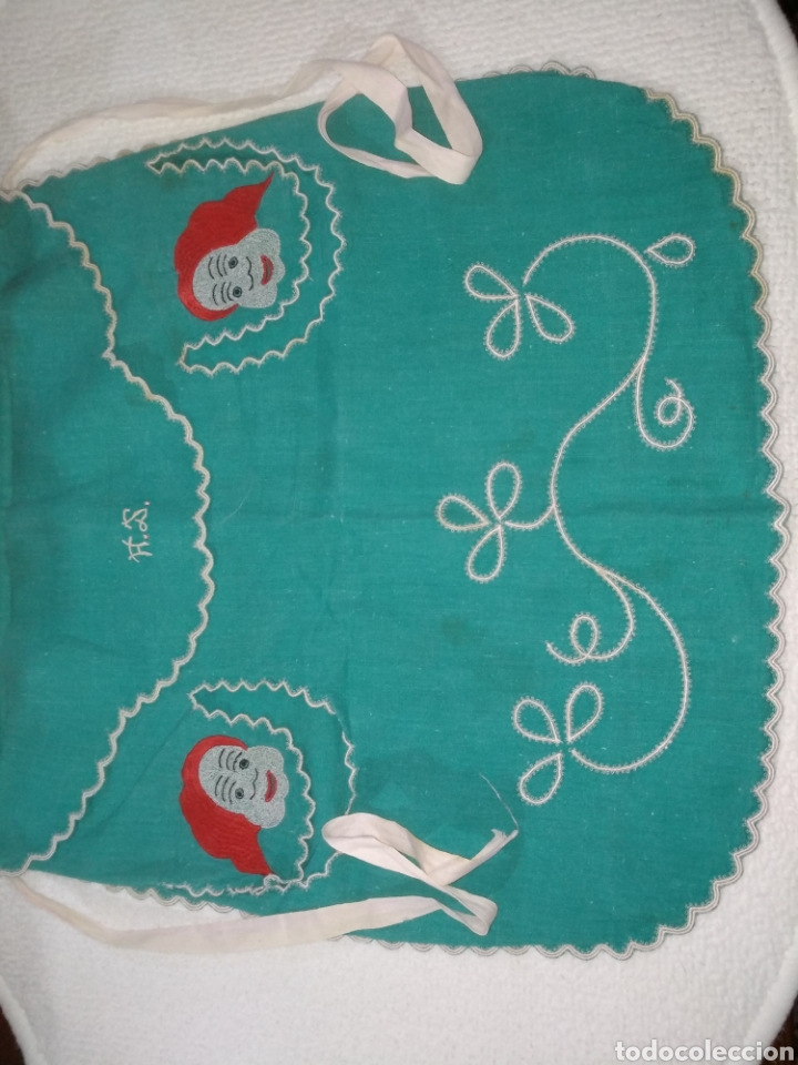 Antiguidades: antiguo delantal bordado para hacer labores.38cmx36cm.