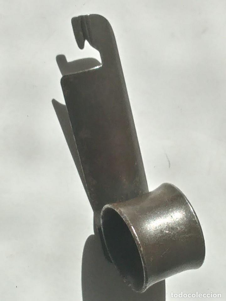 Antig&uuml;edades: ABRELATAS DE HIERRO ANTIGUO - Foto 1