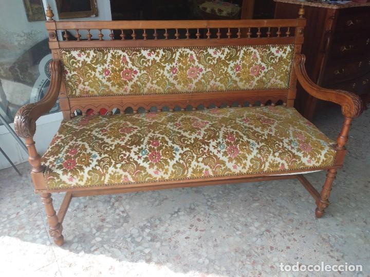 Antigüedades: Antiguo sofá eduardiano de madera noble con tapizado floral aterciopelado. - Foto 1 - 254581600