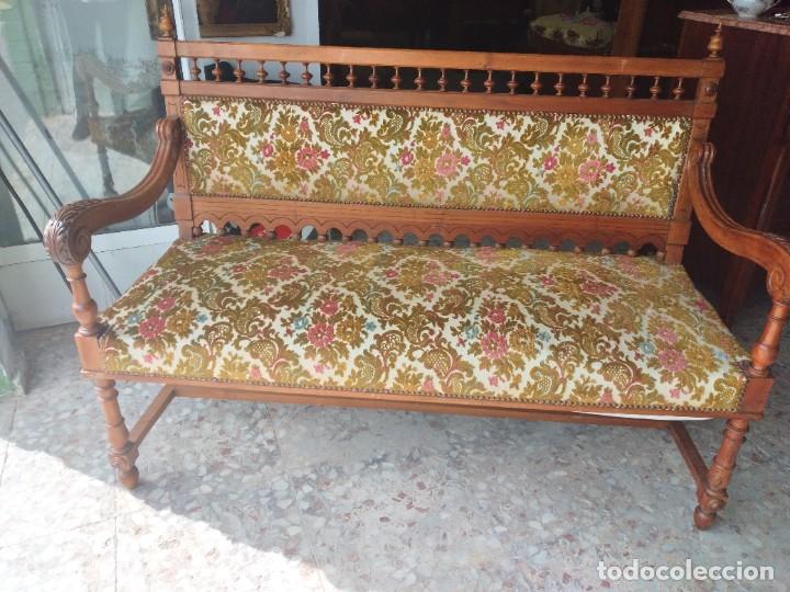 Antigüedades: Antiguo sofá eduardiano de madera noble con tapizado floral aterciopelado. - Foto 3 - 254581600