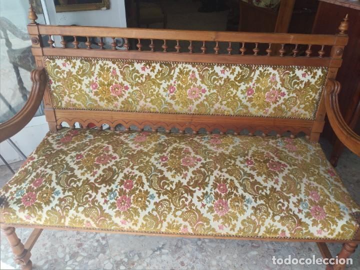 Antigüedades: Antiguo sofá eduardiano de madera noble con tapizado floral aterciopelado. - Foto 4 - 254581600