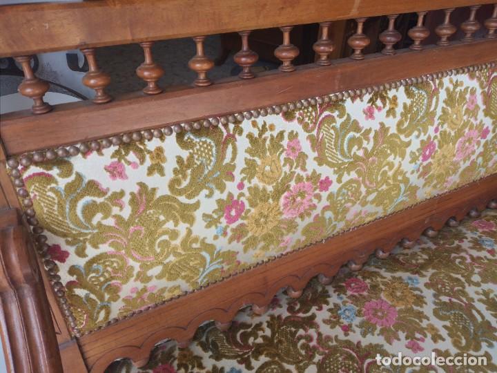 Antigüedades: Antiguo sofá eduardiano de madera noble con tapizado floral aterciopelado. - Foto 7 - 254581600