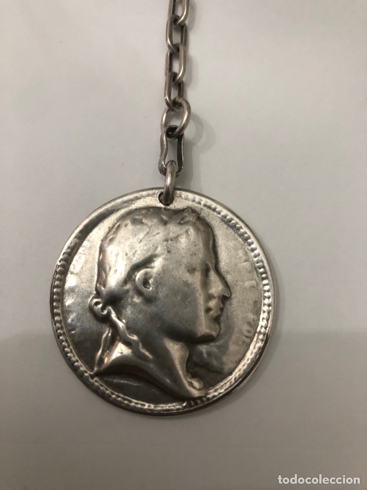 Antig&uuml;edades: Llavero de mujer de plata - Foto 1