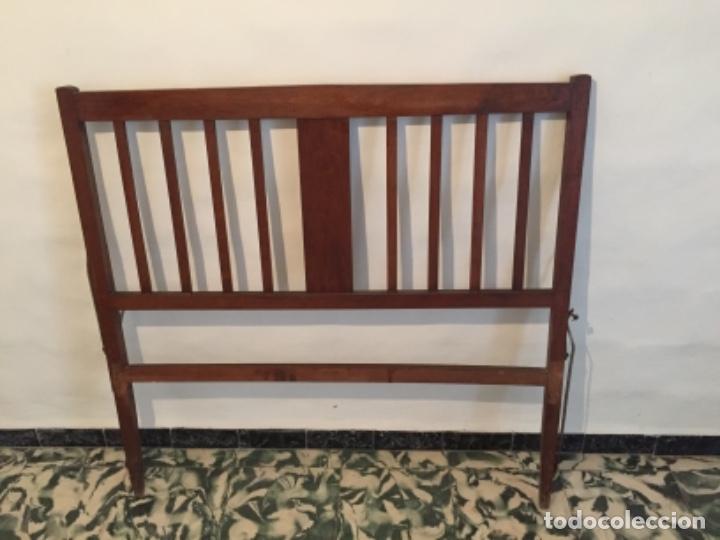 Antig&uuml;edades: Cabecero y piecero antiguo en madera de 110cm - Foto 1