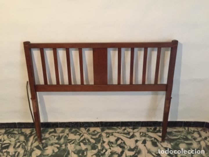 Antig&uuml;edades: Cabecero y piecero antiguo en madera de 110cm - Foto 3