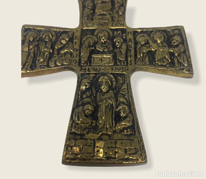 Antig&uuml;edades: Crucifijo de bronce - Foto 3
