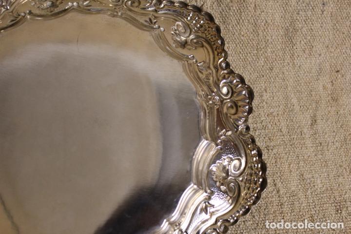 Antig&uuml;edades: bandeja de metal plateado - Foto 3