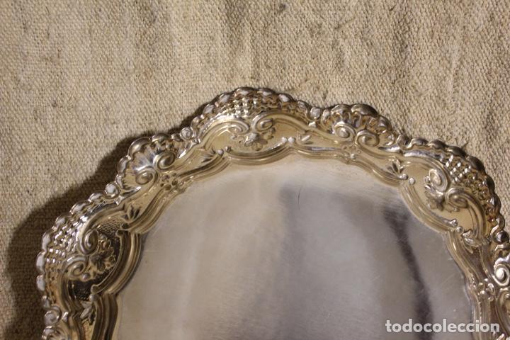 Antig&uuml;edades: bandeja de metal plateado - Foto 5