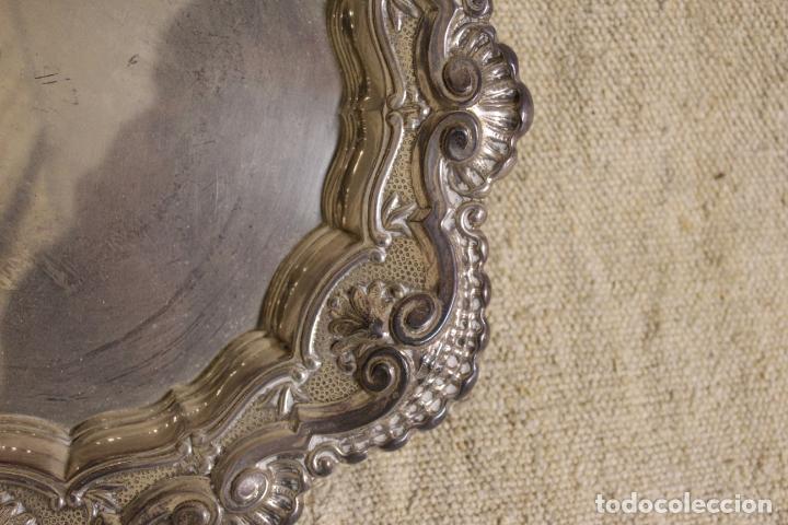 Antig&uuml;edades: bandeja de metal plateado - Foto 6