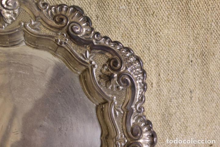 Antig&uuml;edades: bandeja de metal plateado - Foto 7