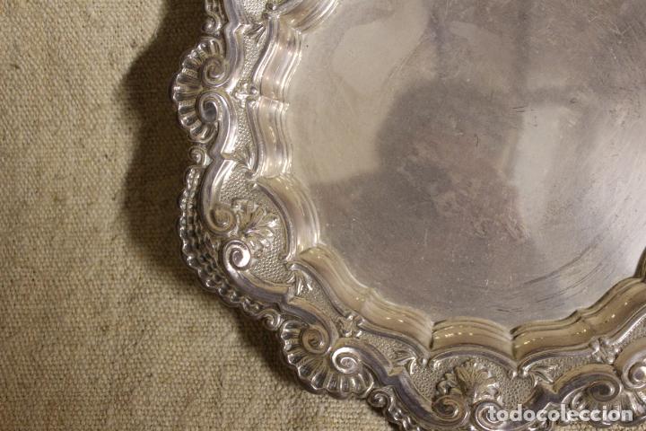 Antig&uuml;edades: bandeja de metal plateado - Foto 8