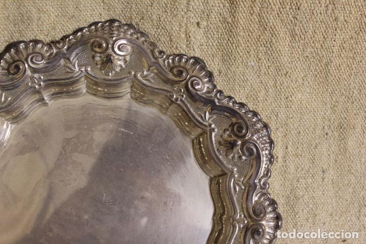 Antig&uuml;edades: bandeja de metal plateado - Foto 10
