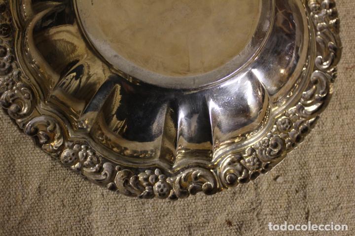 Antig&uuml;edades: bandeja de metal plateado - Foto 2