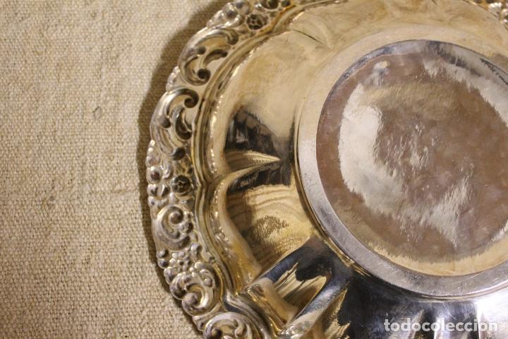 Antig&uuml;edades: bandeja de metal plateado - Foto 4