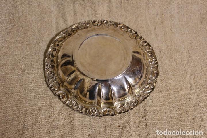 Antig&uuml;edades: bandeja de metal plateado - Foto 5