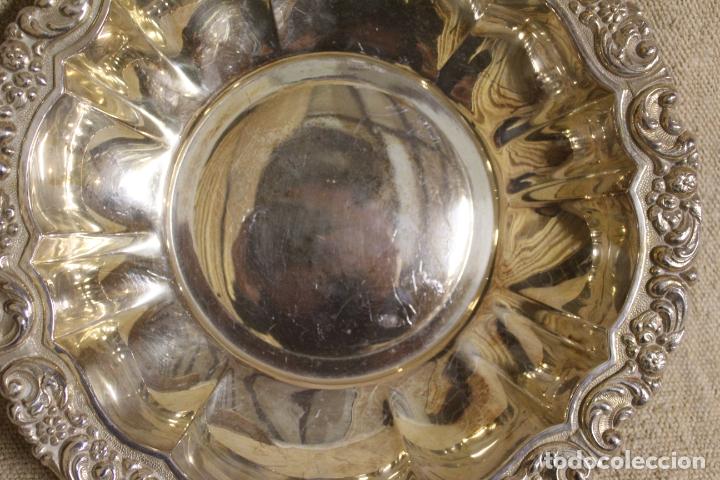 Antig&uuml;edades: bandeja de metal plateado - Foto 6