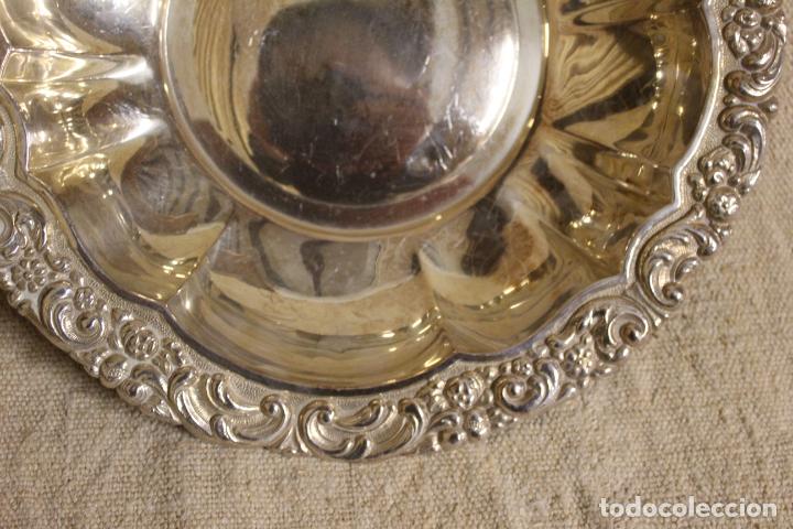 Antig&uuml;edades: bandeja de metal plateado - Foto 7