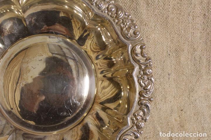 Antig&uuml;edades: bandeja de metal plateado - Foto 8