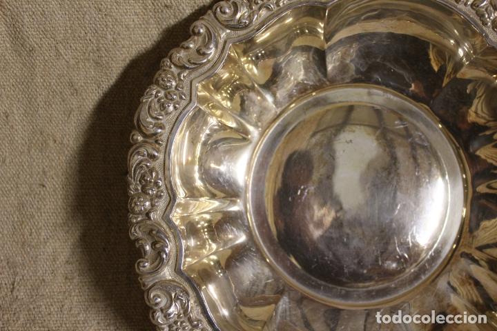 Antig&uuml;edades: bandeja de metal plateado - Foto 10