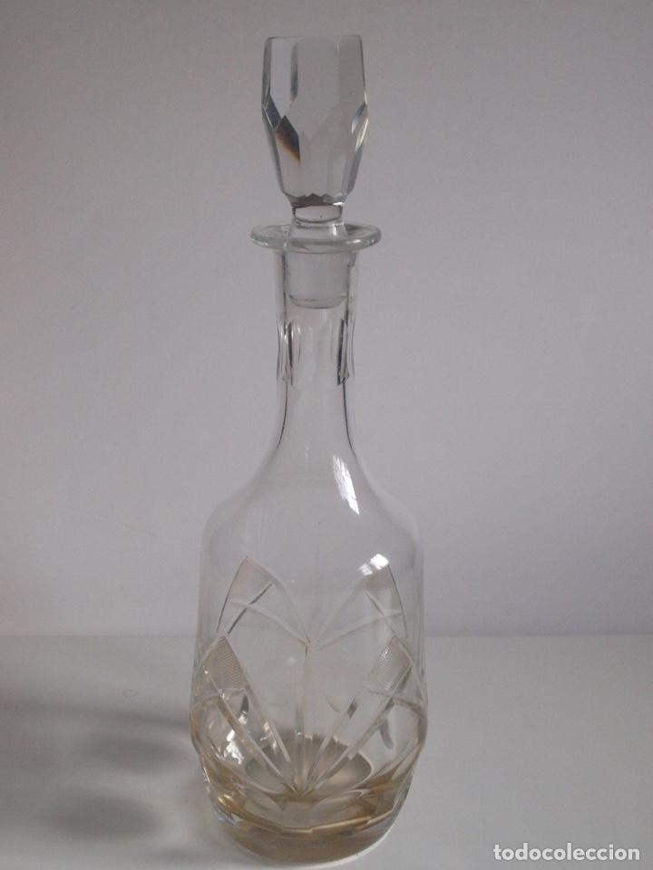 Antig&uuml;edades: BOTELLA DE CRISTAL TALLADO - Foto 1